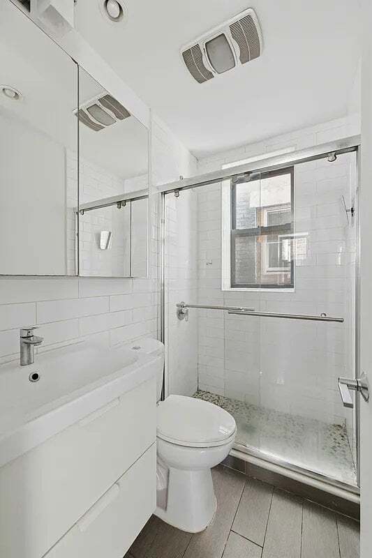 Building Photo - 346 E 120th St