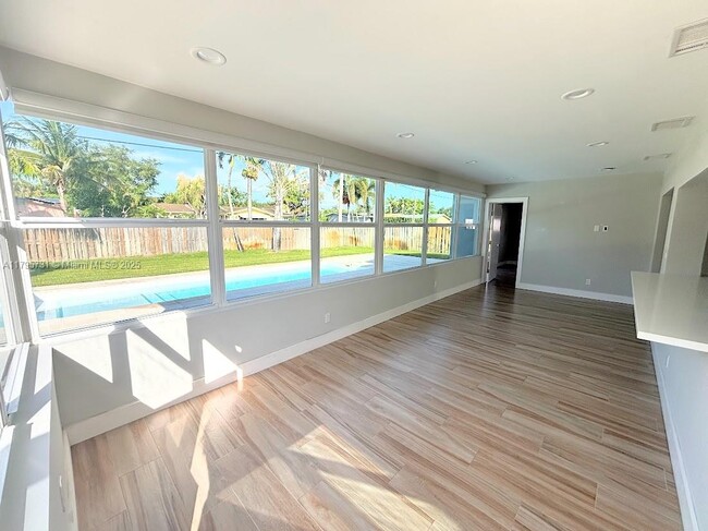 Building Photo - 401 S Highland Dr