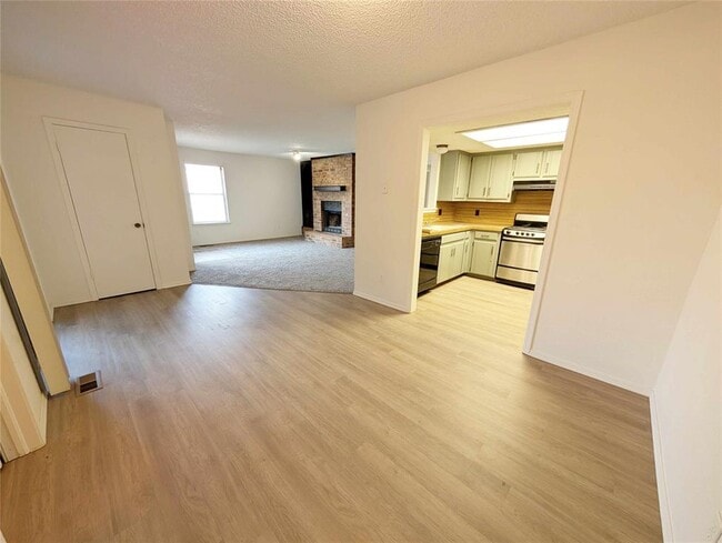 Building Photo - 9030 Roxbury Terrace