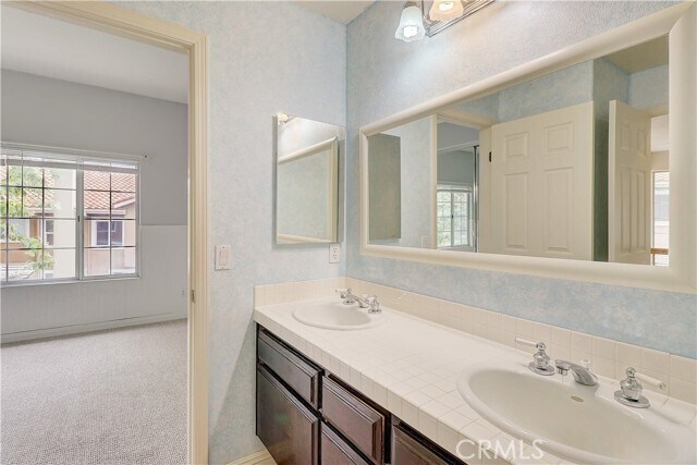 Building Photo - 22 Matisse Cir