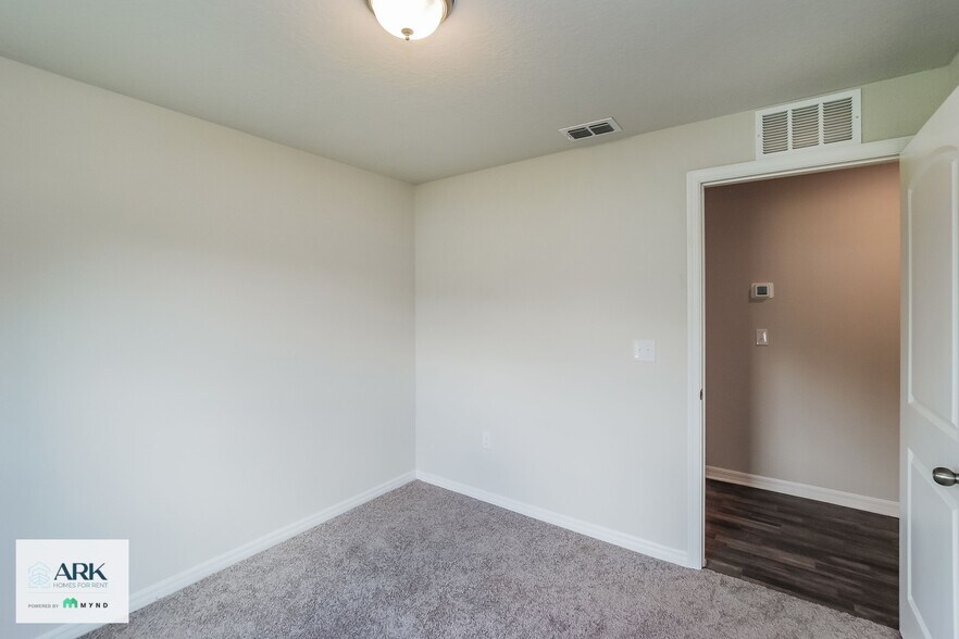 Building Photo - 139 River Hl Dr