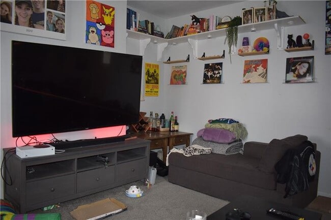 Building Photo - 111 Dewey St