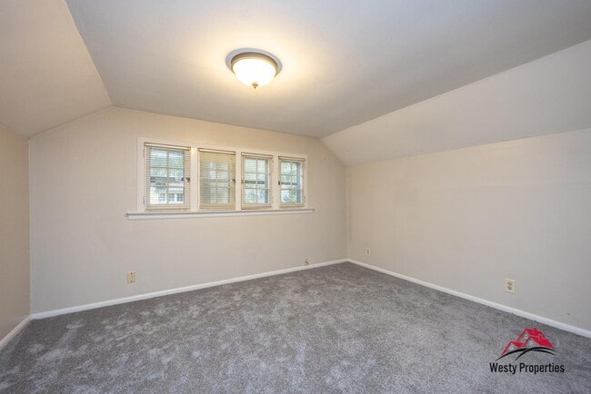 Building Photo - 2413 NE Multnomah St