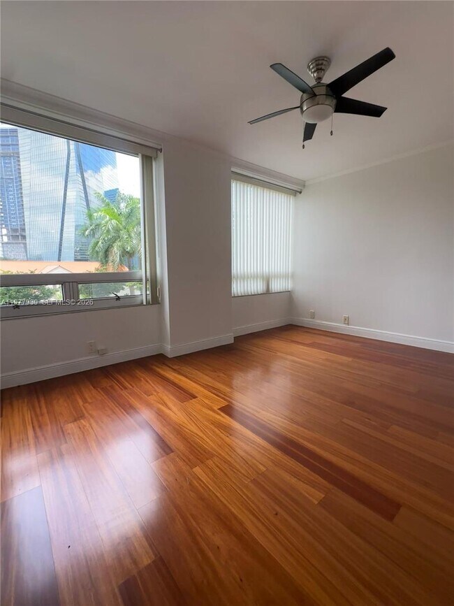 Building Photo - 1541 Brickell Ave