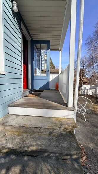 Building Photo - 27 Beechwood Ave