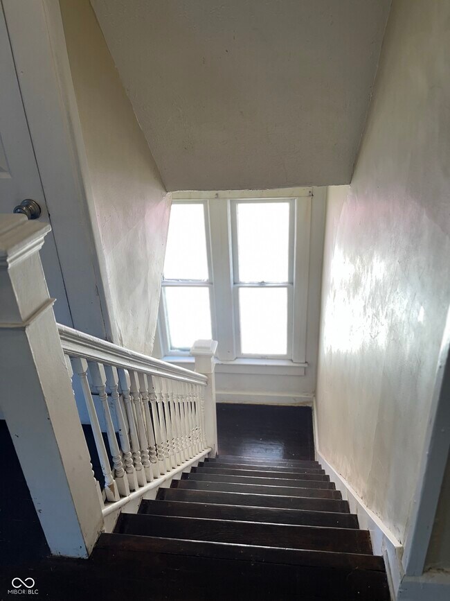 Building Photo - 3179 N Kenwood Ave