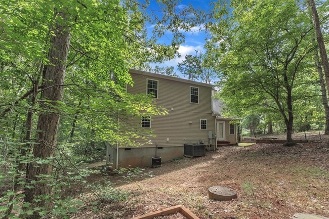 Building Photo - Peaceful Country Home Close to Chapel Hill
