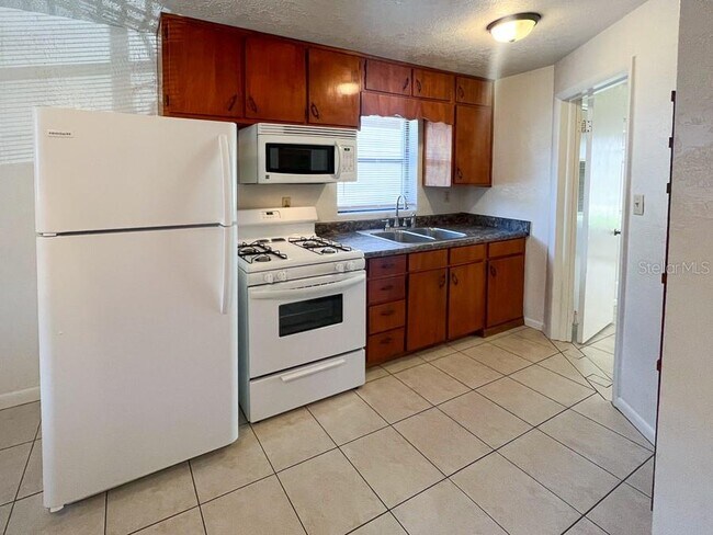 Building Photo - 1406 SW 18th Pl