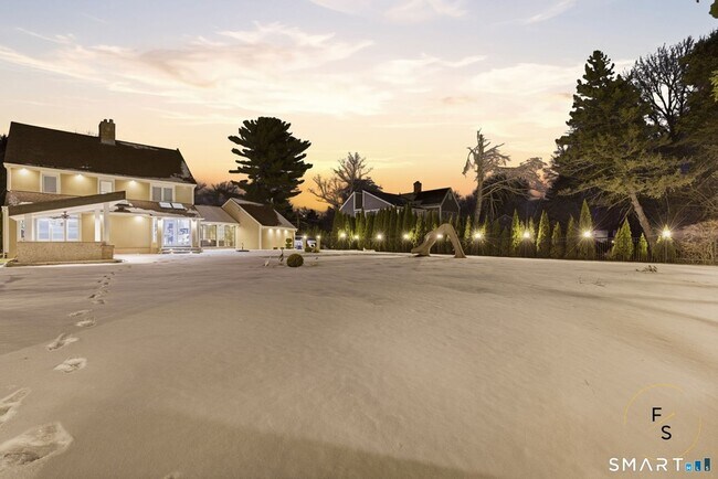 Building Photo - 508 Highland St