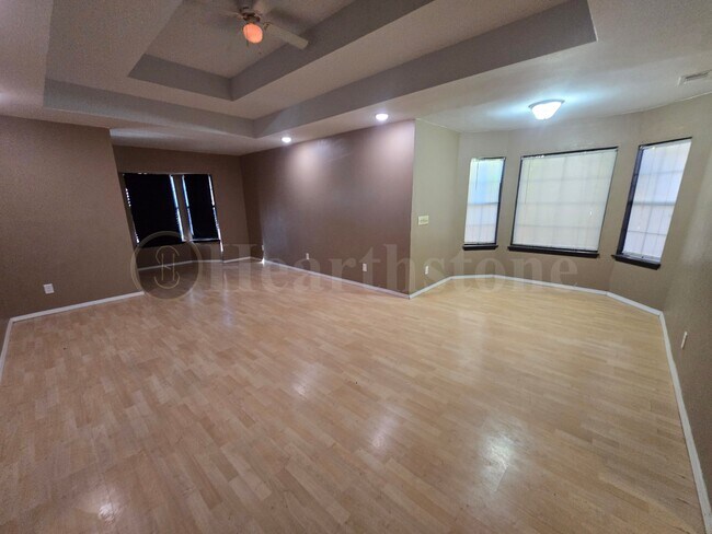 Building Photo - 1307 Gidding St