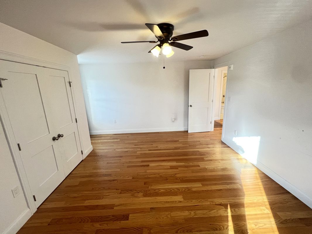 Building Photo - 489 Main St