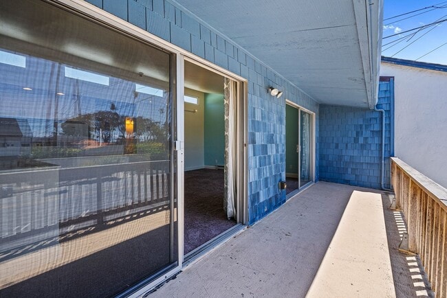 Building Photo - 308A Estrella Ave