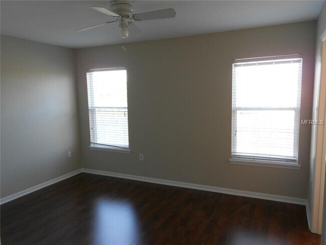 Building Photo - MOVE IN SPECIAL-3/2.5 Spacious Townhouse w/ 2 Car Garage in St. Cloud