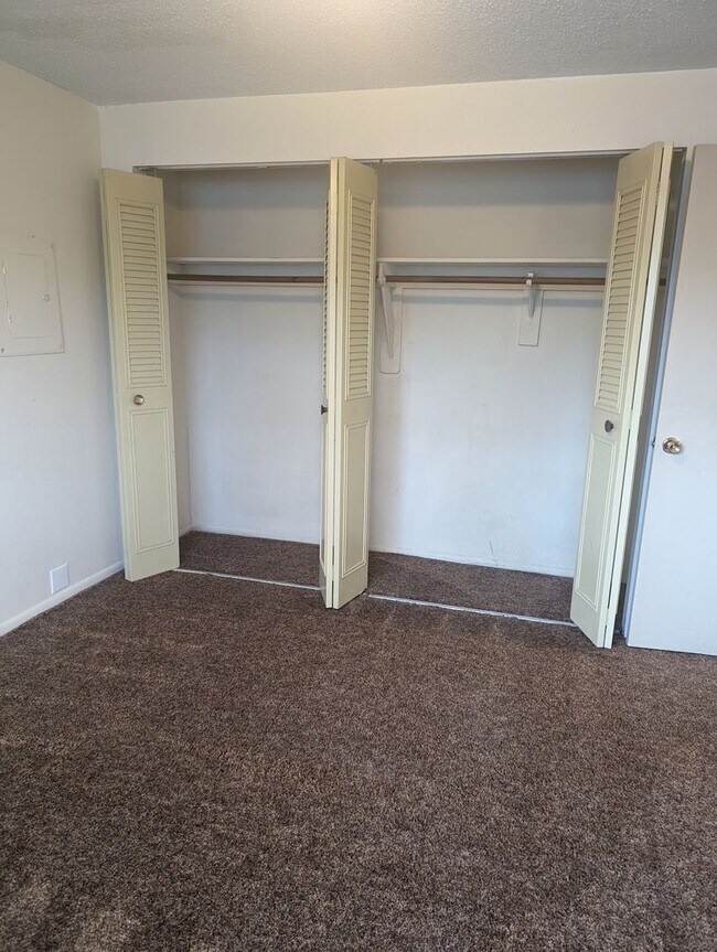 Building Photo - 235/237 Whitesell St W