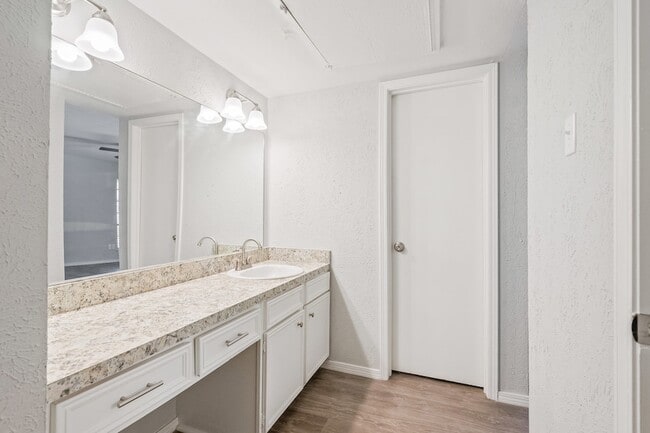 Building Photo - 10588 High Hollows Dr