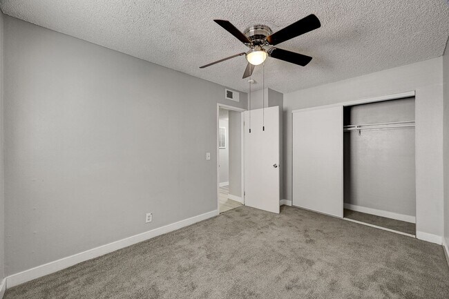 Building Photo - 1305 Kari Lee Ct