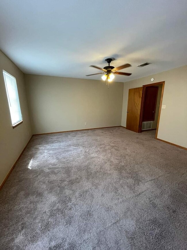 Building Photo - 103 Sherwood Dr