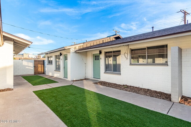 Building Photo - 405 S Priest Dr