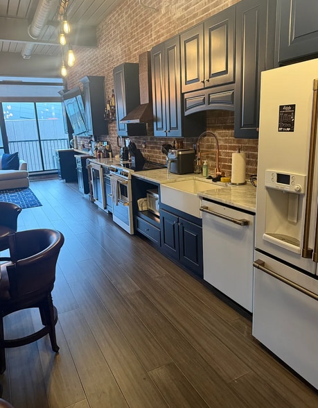 Building Photo - 515 W Main St