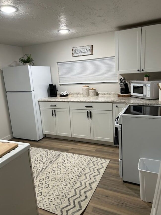 Primary Photo - Charming 1-Bedroom, 1-Bath House Fully Fur...
