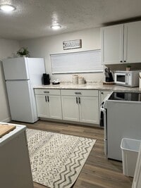 Building Photo - Charming 1-Bedroom, 1-Bath House Fully Fur...