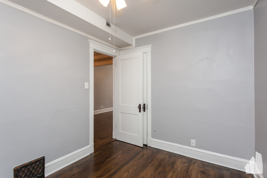 Building Photo - 3253 N Kenmore Ave