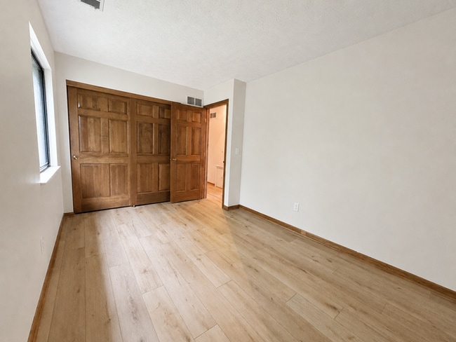 Building Photo - 564 Glenside Ln
