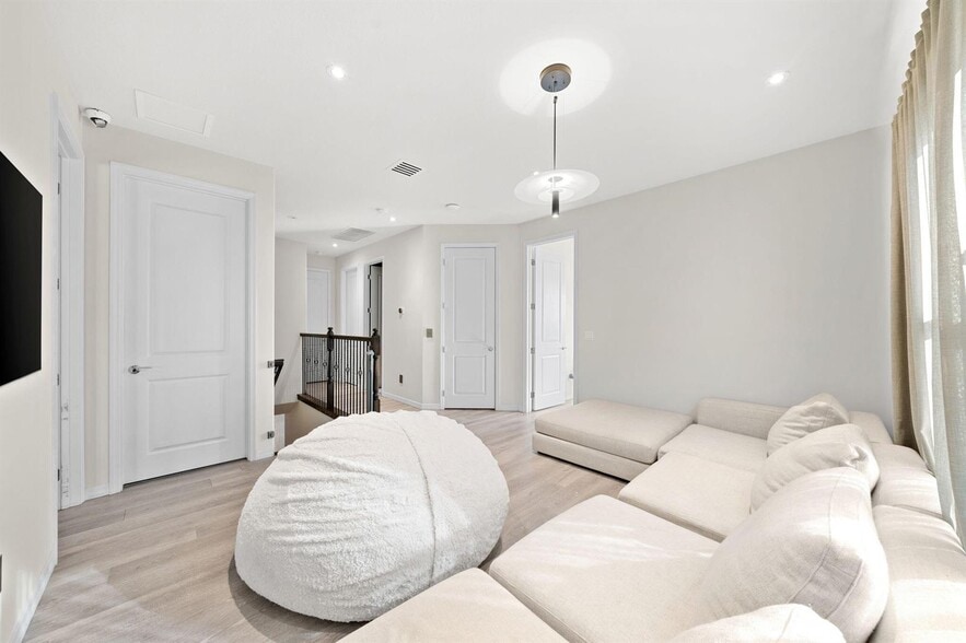 Building Photo - 1512 Bursera Ter
