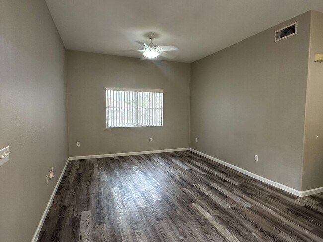 Building Photo - BEAUTIFUL 3BD/2BATH CONDO!
