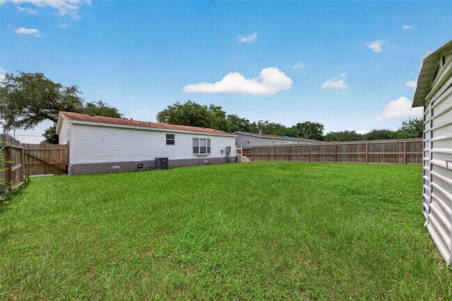 Building Photo - 20306 Mountain Dale Dr
