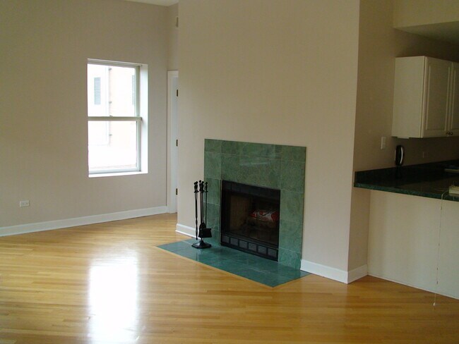 Building Photo - 156 N Oak Park Ave