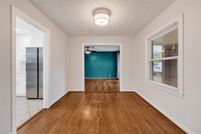 Building Photo - 501 Jerry St