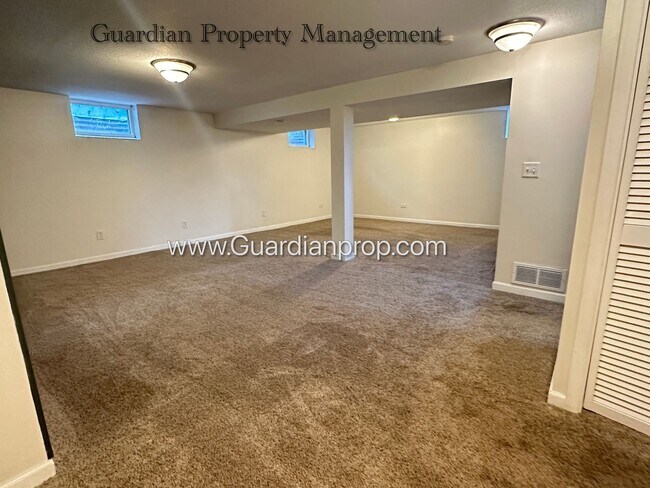 Building Photo - Richfield Single Family Home, Fenced Yard,...