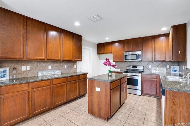 Building Photo - 547 Red Quill Nest