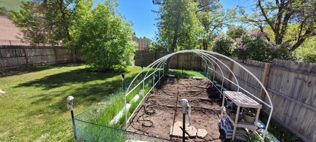 Building Photo - 5250 Cleghorn Canyon Rd