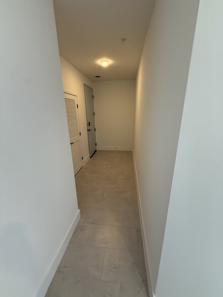 Building Photo - 2545 NE 183rd St