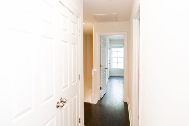 Building Photo - 4988 Wyngate Village Dr