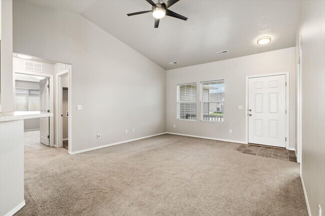 Building Photo - 4 Bedrooms Plus Bonus Room _ Dog Friendly!!