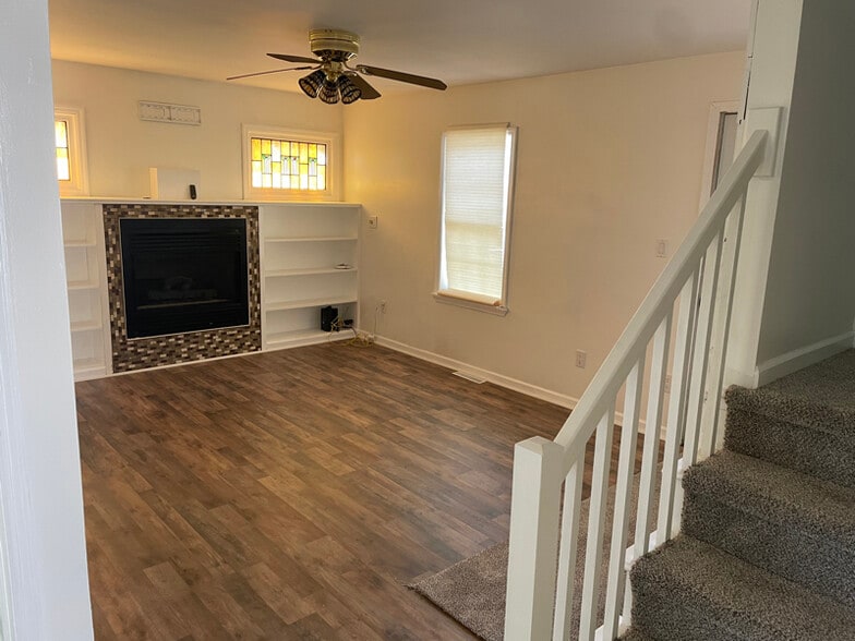 Building Photo - 1127 Fort Hunter Rd