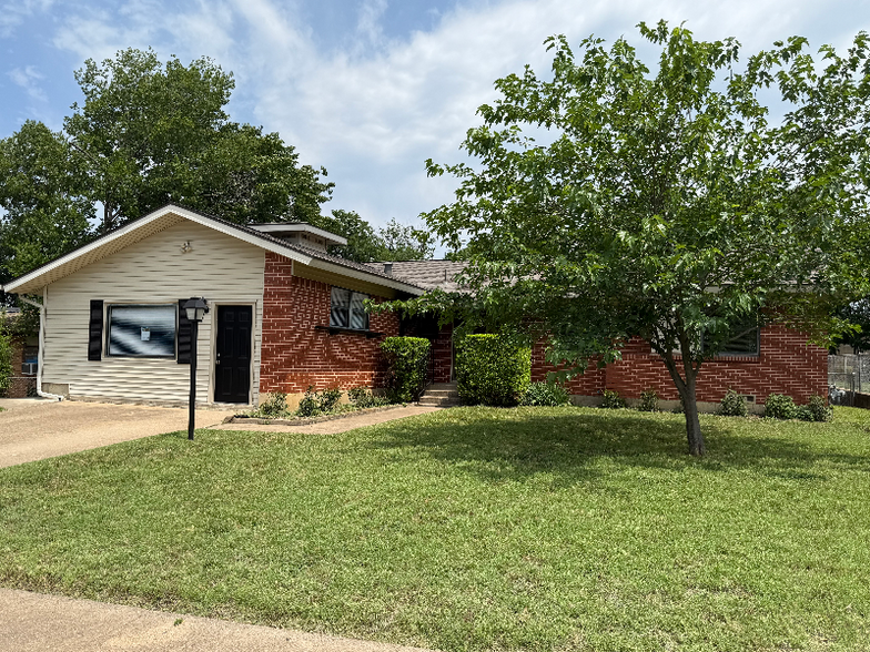Primary Photo - 8274 Lifford Pl