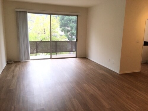 Building Photo - 10585 Missouri Ave