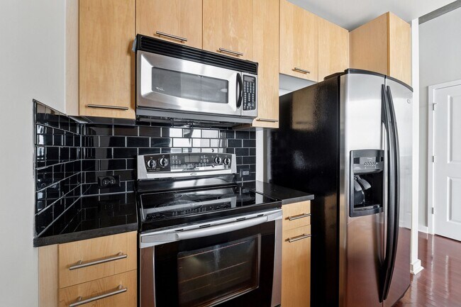 Building Photo - High-rise Luxury 1 Bedroom Buckhead Condo, Skyline Views of Atlanta!