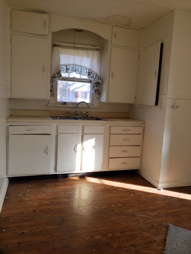 Building Photo - 3038 E Lynn St