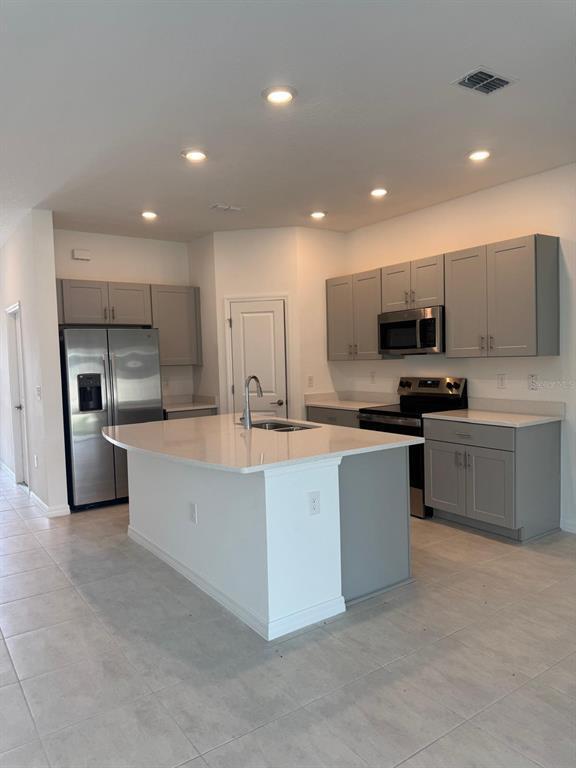 Building Photo - 2533 Penguin Blvd