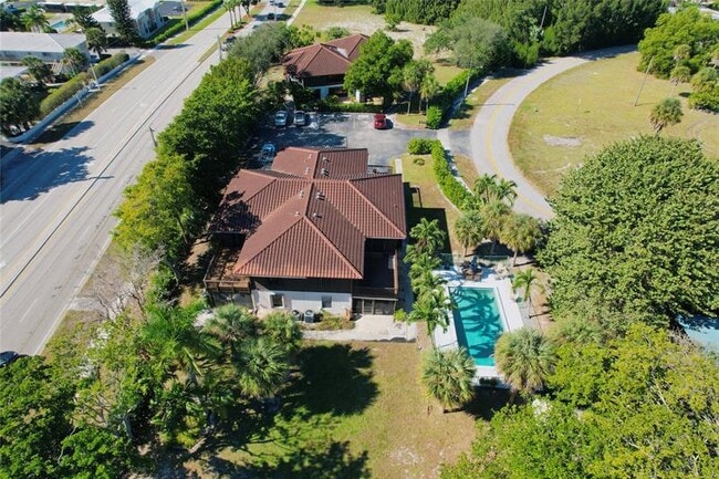 Building Photo - 444 Pine Cir