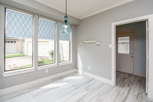 Building Photo - 755 Last Arrow Dr