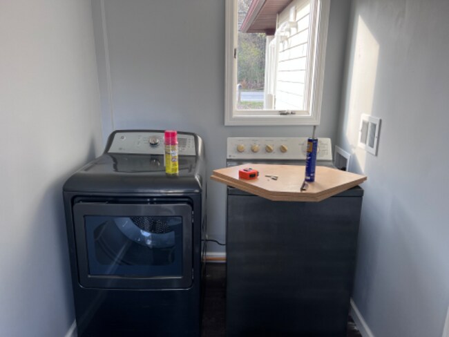 Building Photo - 7069 Belleville Rd