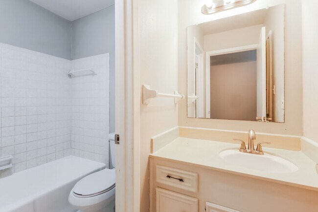 Building Photo - 200 Montrose Cir