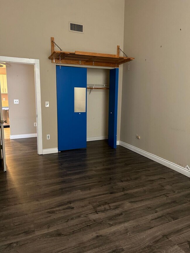 Building Photo - Cozy & Large 2 Bed 1.5 Bath in Lowell!