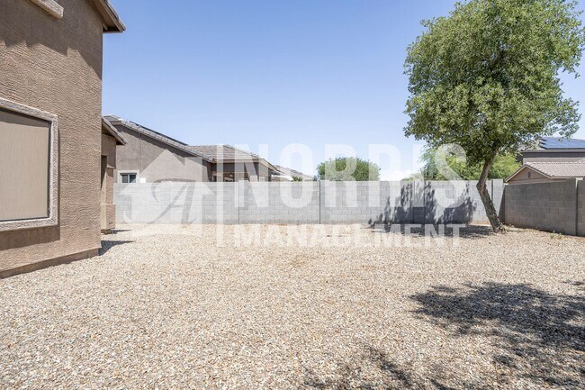 Building Photo - Great Home, Location and Move-In Ready!